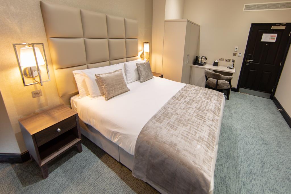 The Crescent Hyde Park London Hotel