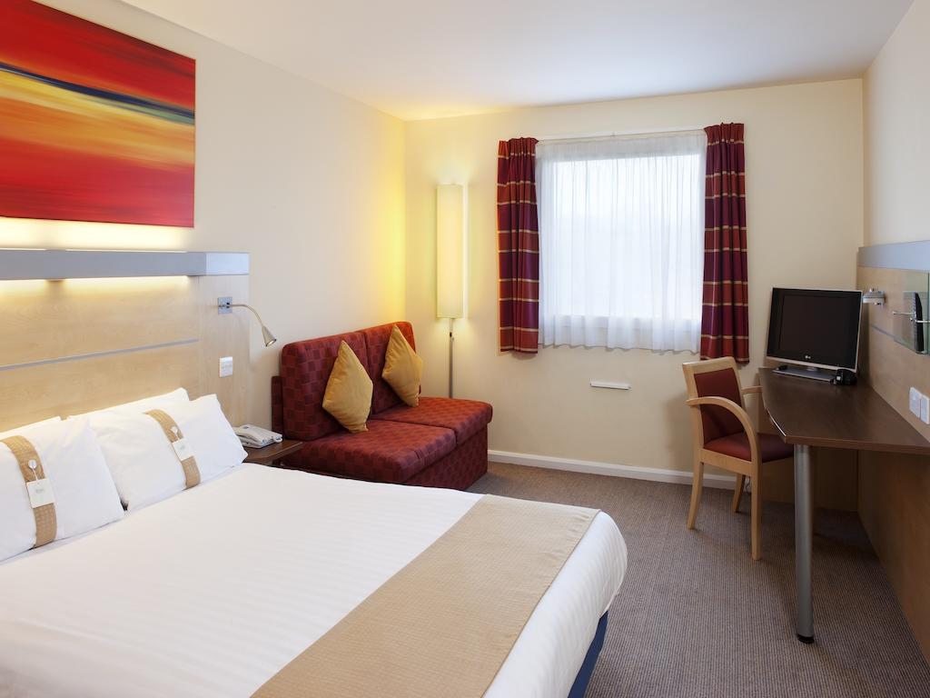 Holiday Inn Express Cardiff Airport