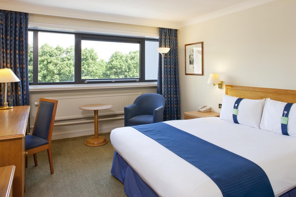 Holiday Inn Cardiff City, Cardiff : -27% during the day 