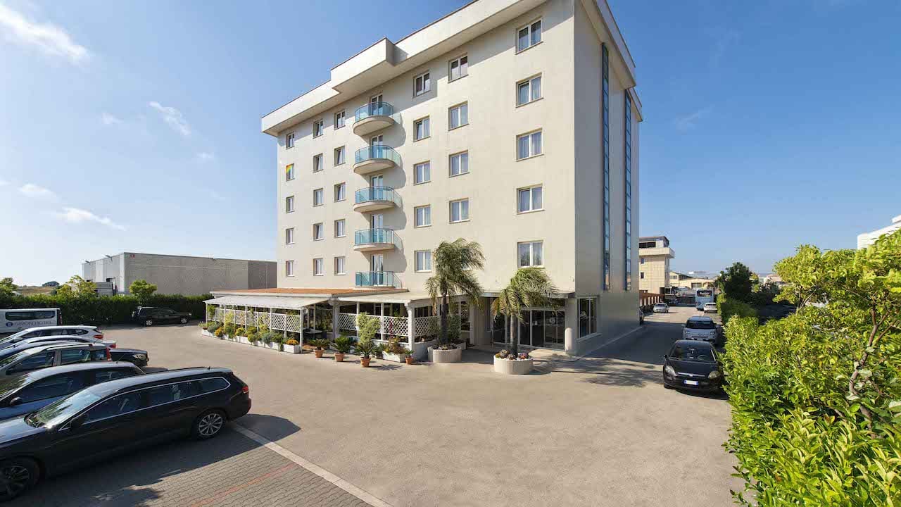 Simon Hotel