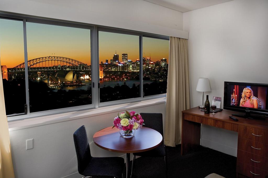 The Macleay Hotel