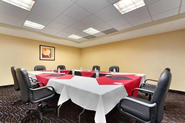 Comfort Inn & Suites Glen Mills - Philadelphia