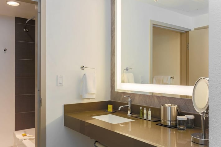 DoubleTree Suites by Hilton Hotel Sacramento - Rancho Cordova