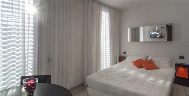 Blue Shades ApartHotel