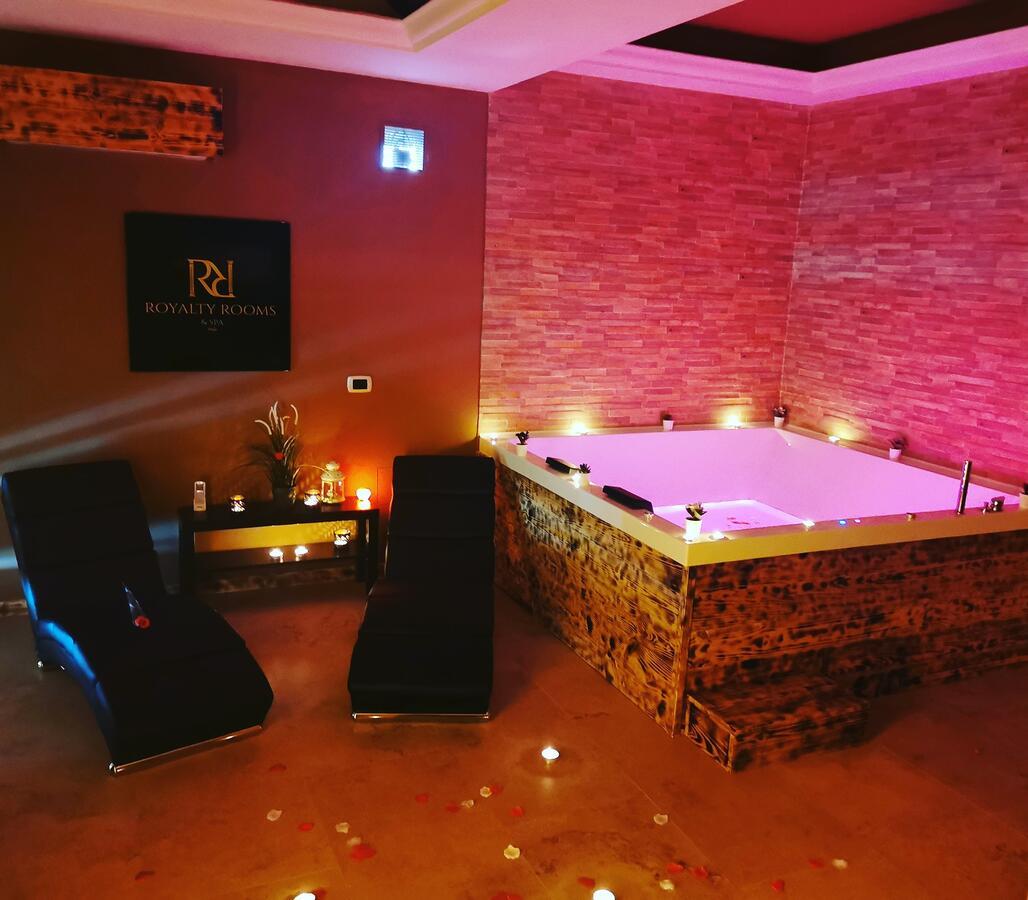 Royalty Rooms & Spa