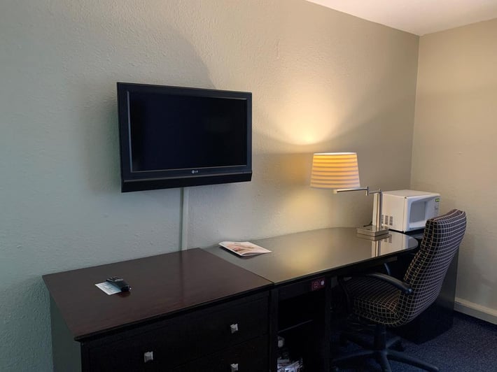Days Inn and Suites by Wyndham Hammond
