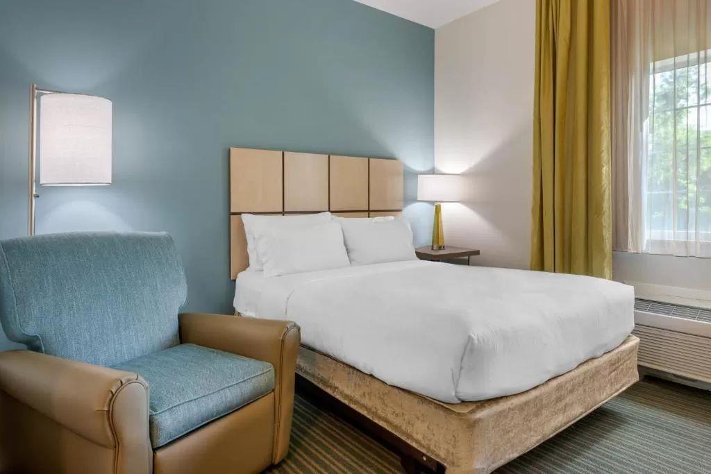 Candlewood Suites Fort Myers-Sanibel Gateway