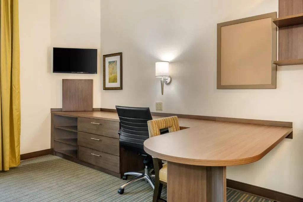 Candlewood Suites Fort Myers-Sanibel Gateway