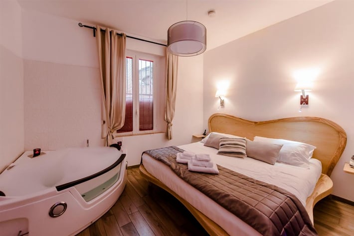 Flatinrome Trastevere Complex Deluxe Rooms