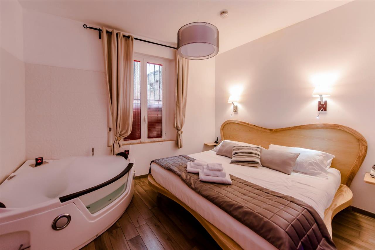 Flatinrome Trastevere Complex Deluxe Rooms