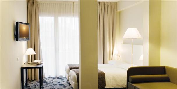 Regal Hotel & Apartments
