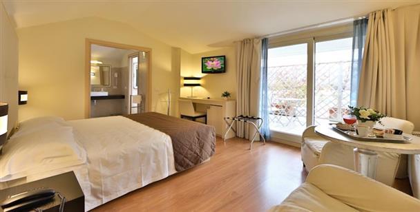 Regal Hotel & Apartments