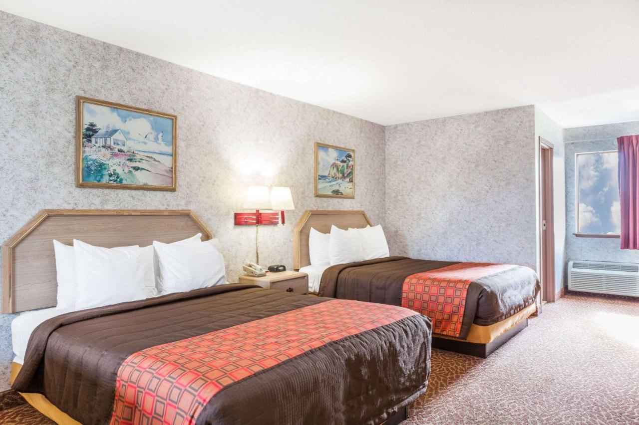 Red Roof Inn - Weedsport
