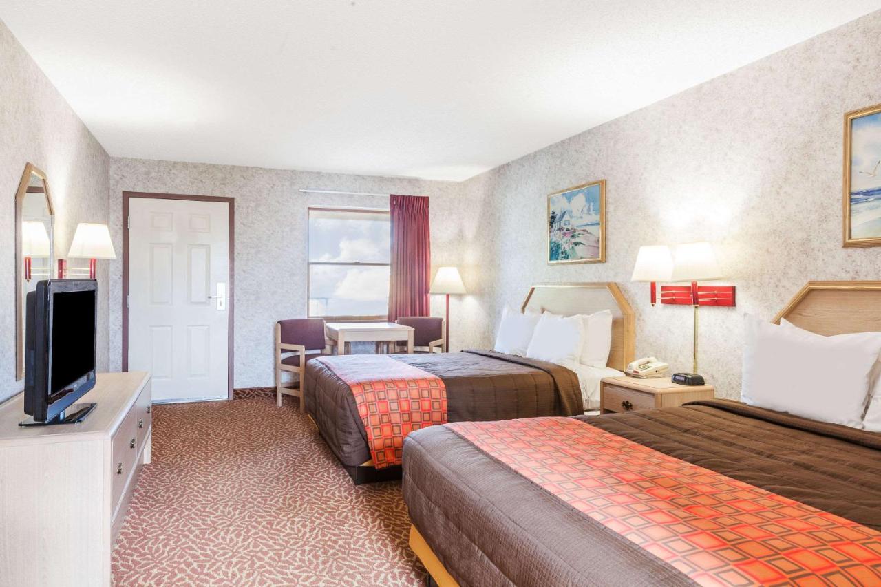 Red Roof Inn - Weedsport