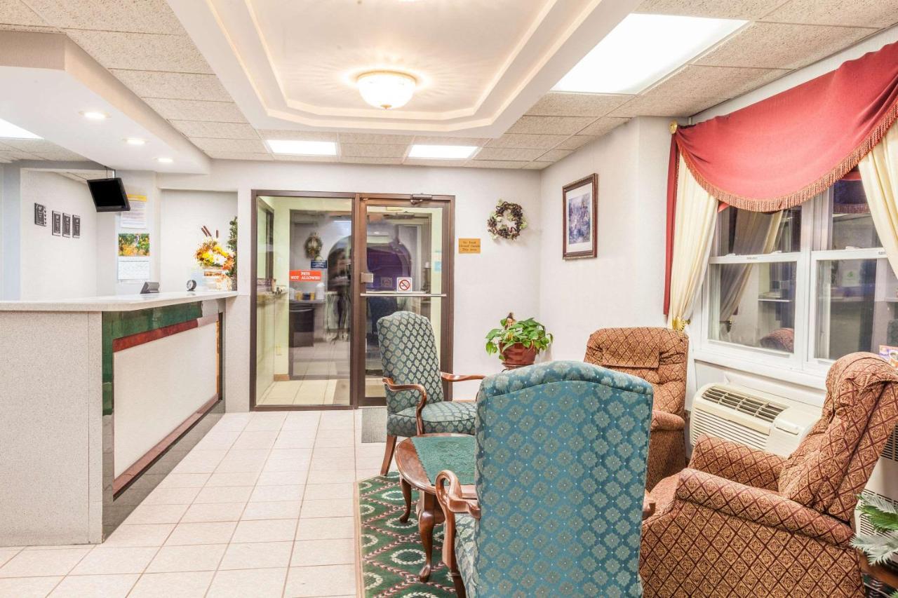 Red Roof Inn - Weedsport