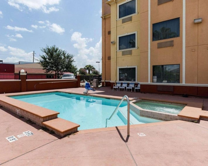Quality Suites Cy-Fair At Jones Road