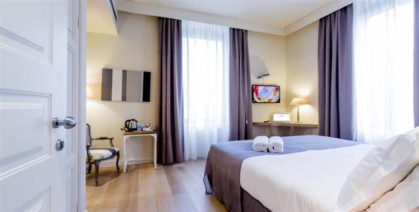Hotel 900