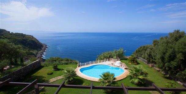 Caposperone Resort