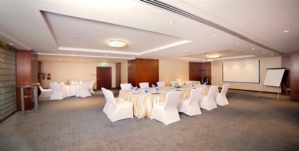 Raviz Center Point Hotel