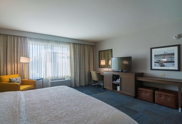 Hampton Inn Chicago North-Loyola Station