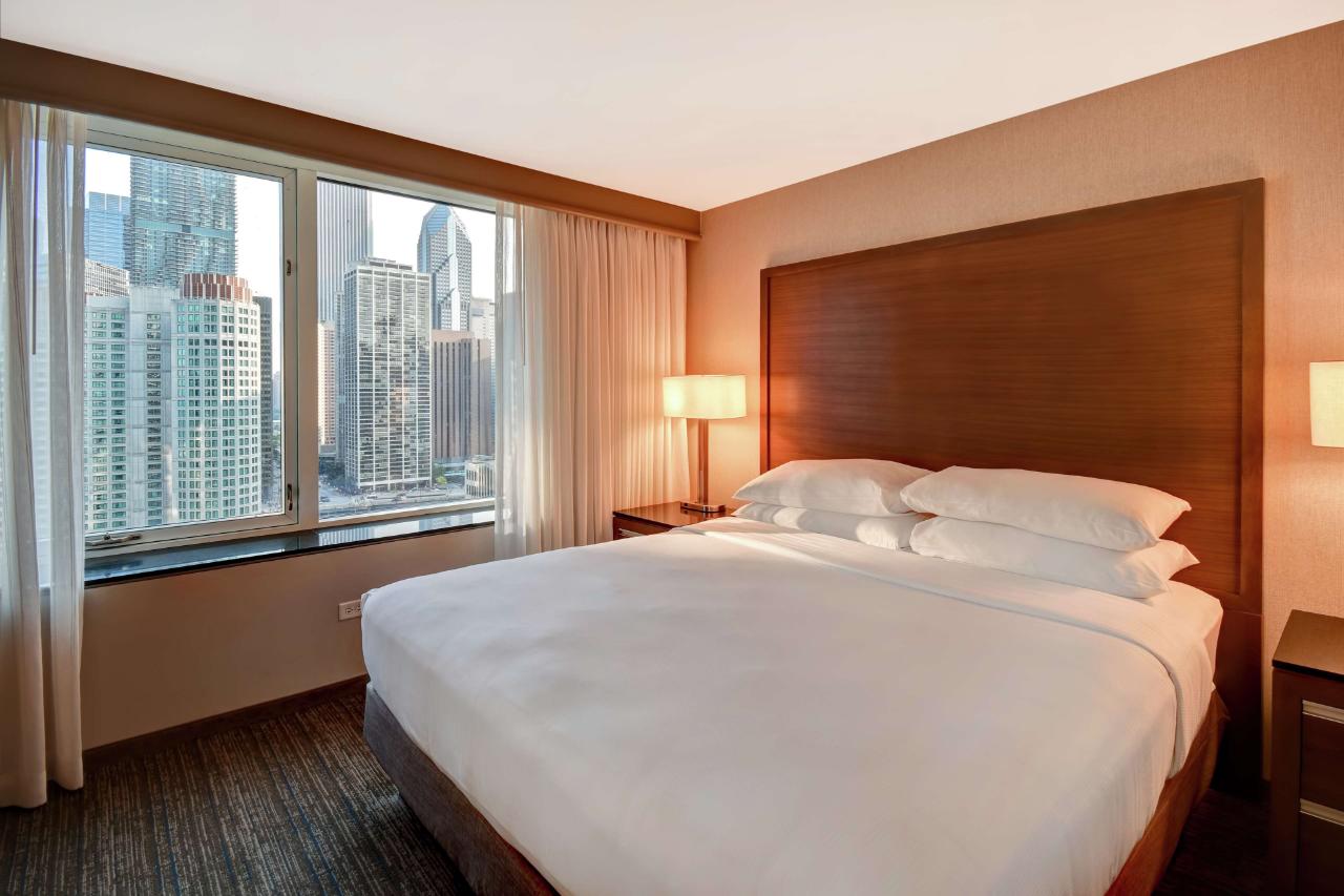 Embassy Suites by Hilton Chicago Downtown Magnificent Mile