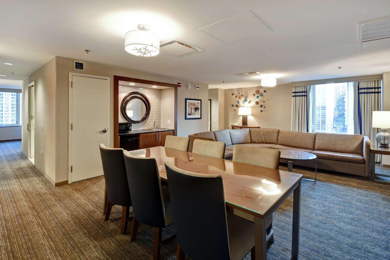 Embassy Suites by Hilton Chicago Downtown Magnificent Mile
