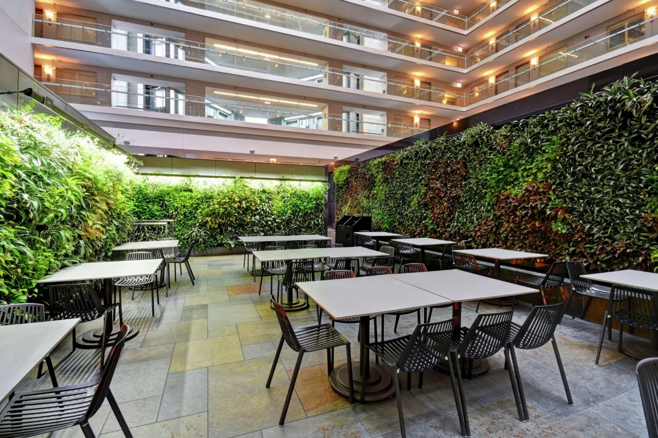 Embassy Suites by Hilton Chicago Downtown Magnificent Mile