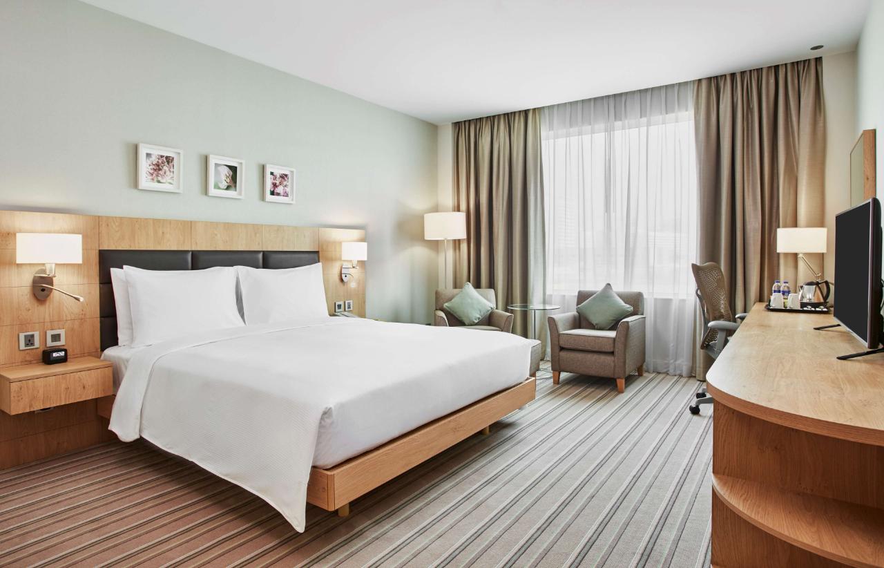Hilton Garden Inn Dubai, Mall Avenue