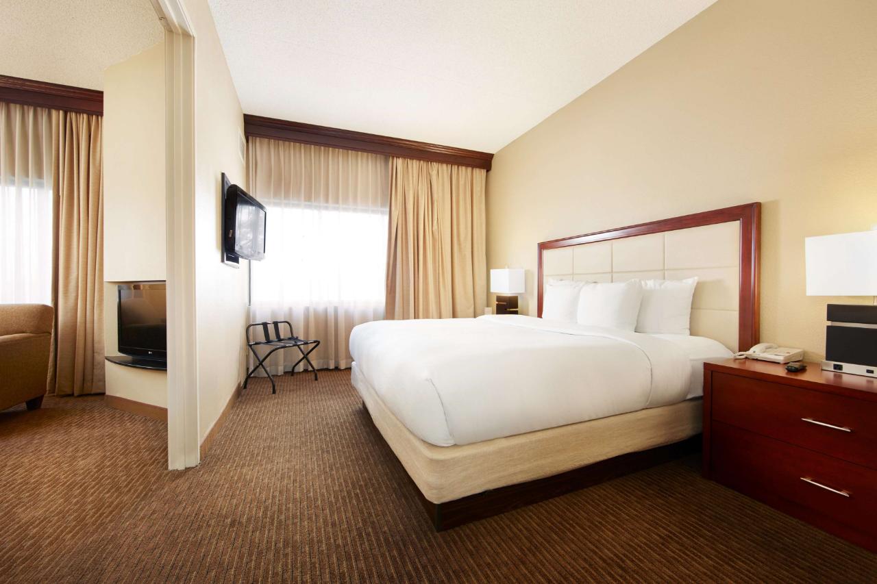 DoubleTree Suites by Hilton Cincinnati-Blue Ash