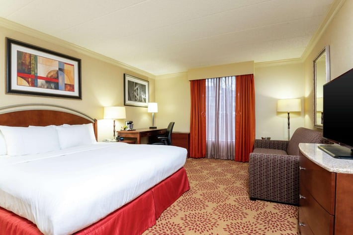 DoubleTree by Hilton Grand Rapids Airport