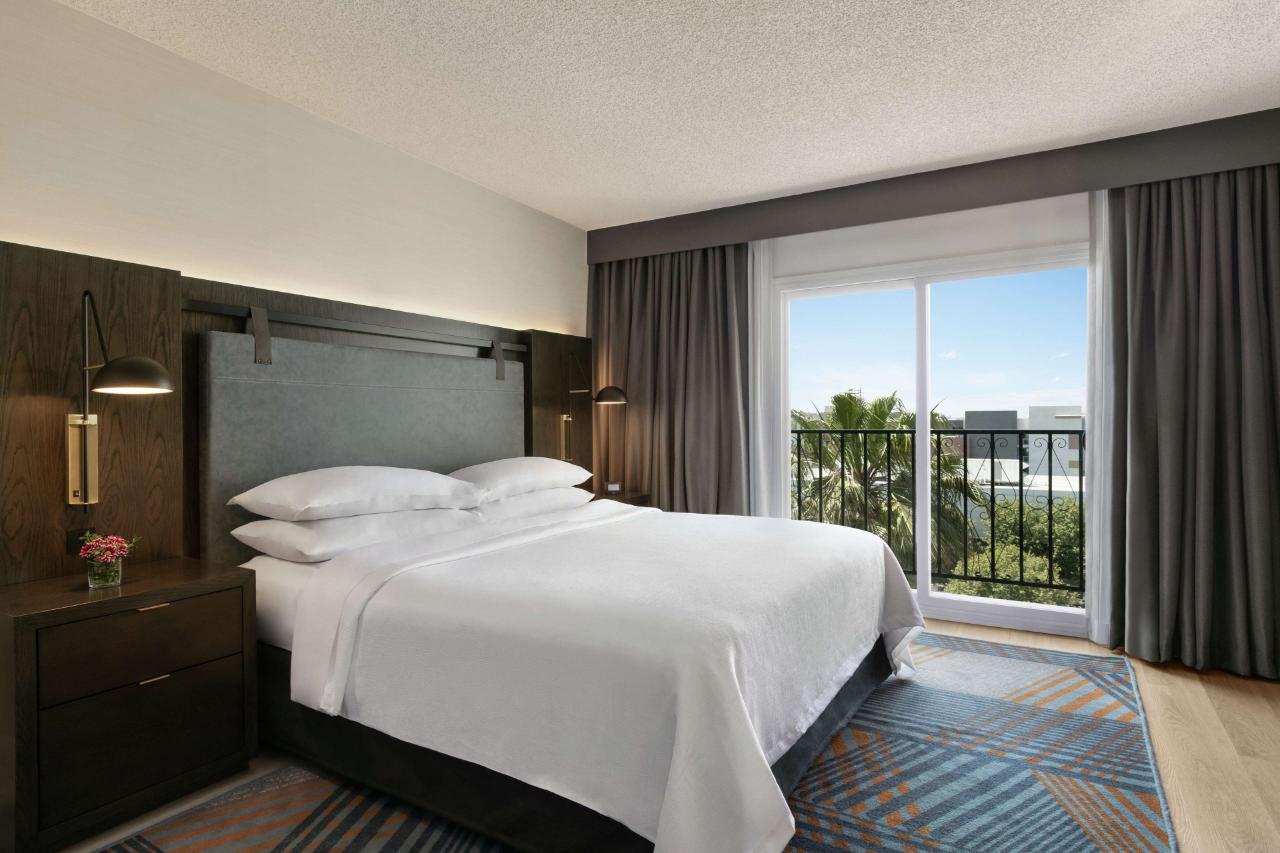 Embassy Suites by Hilton Los Angeles Downey