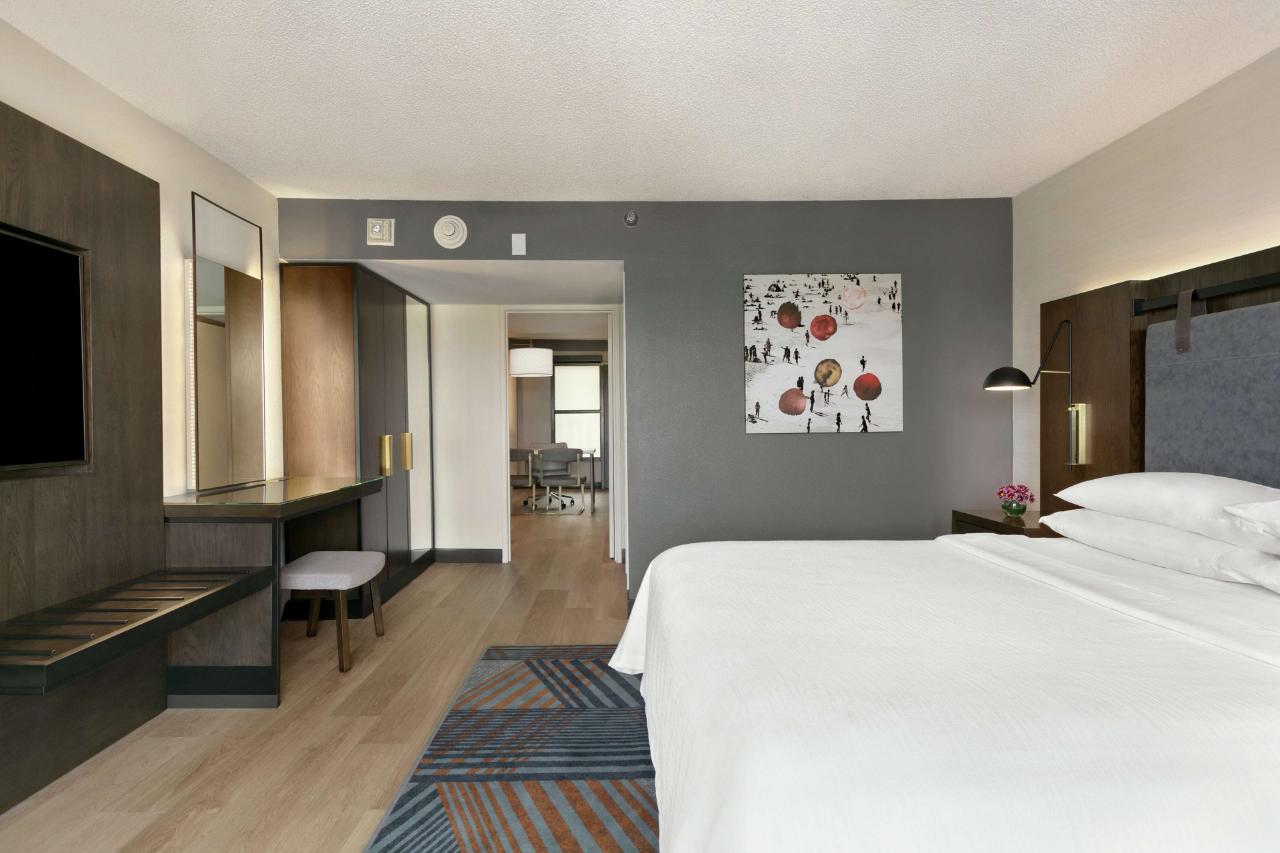 Embassy Suites by Hilton Los Angeles Downey