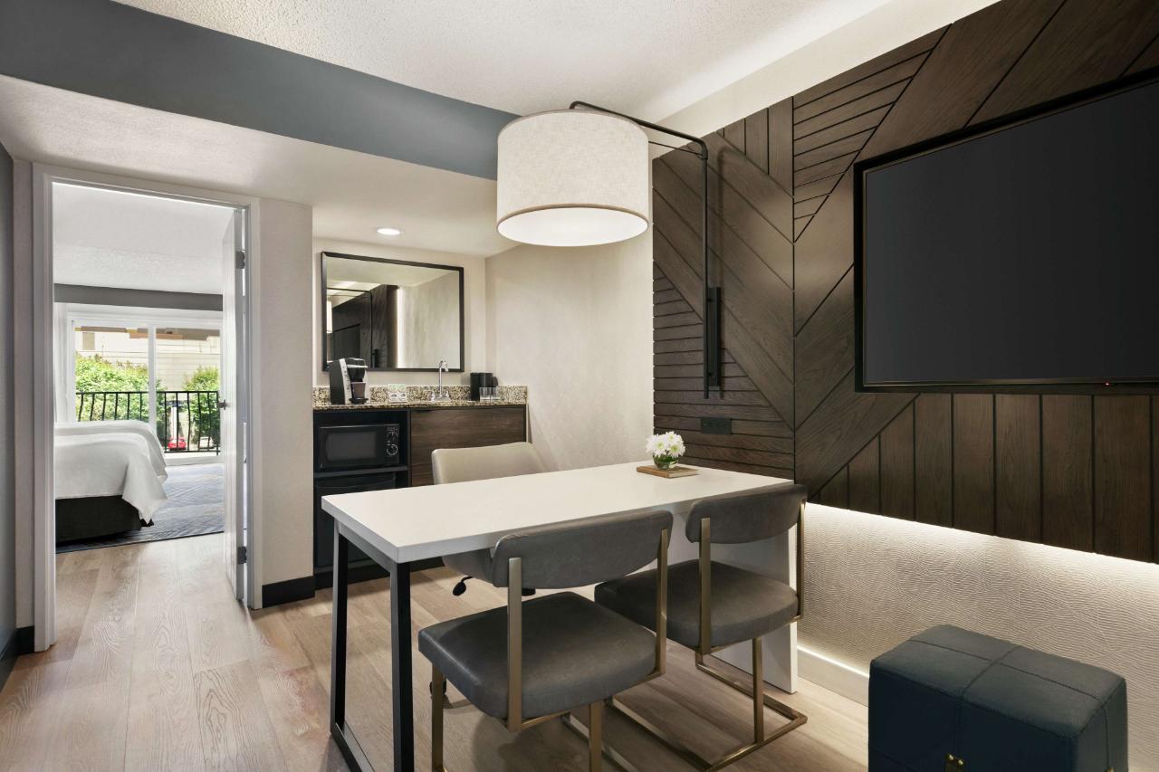 Embassy Suites by Hilton Los Angeles Downey