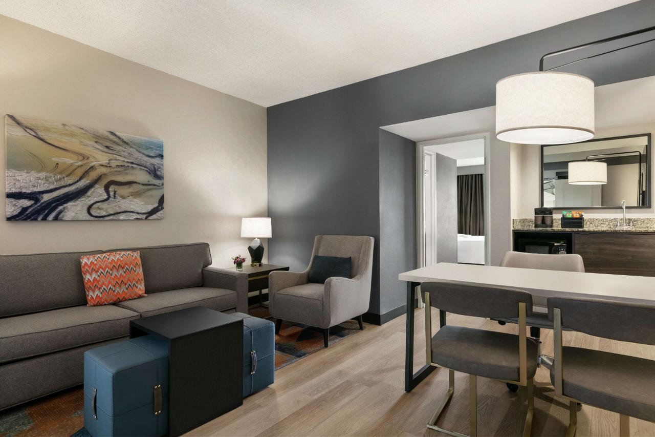 Embassy Suites by Hilton Los Angeles Downey