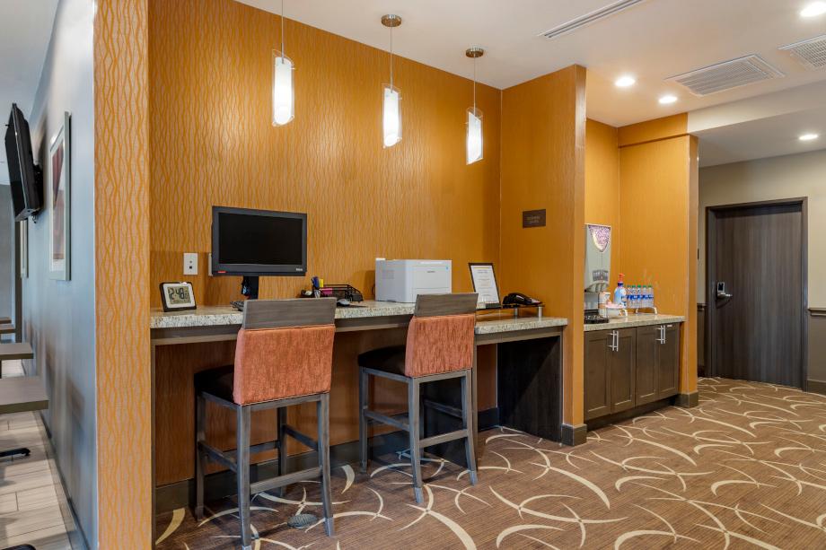 Comfort Suites Near Sam Houston Race Park