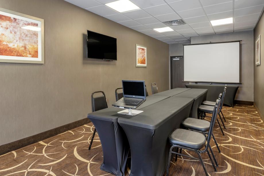 Comfort Suites Near Sam Houston Race Park