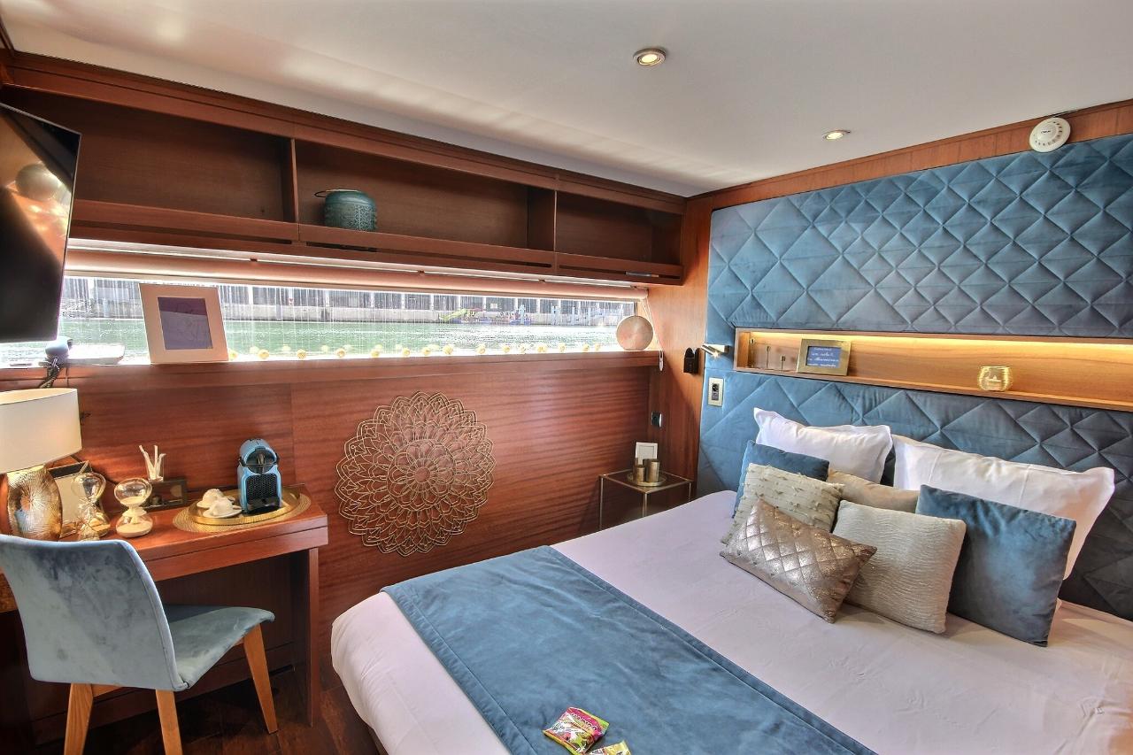 Vip Paris Yacht Hotel