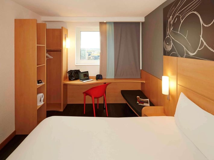 ibis Reading Centre