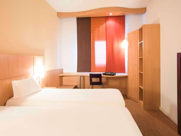 ibis Como
