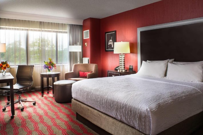 Laguardia Plaza Hotel