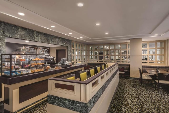 Laguardia Plaza Hotel