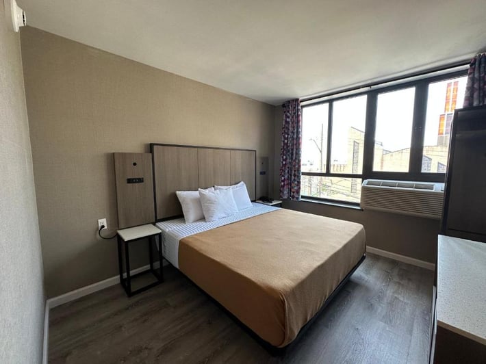 Regal Inn & Suites LaGuardia Hotel