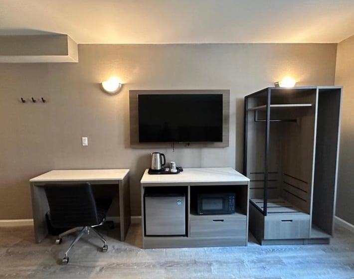 Regal Inn & Suites LaGuardia Hotel