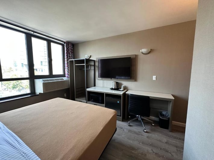 Regal Inn & Suites LaGuardia Hotel