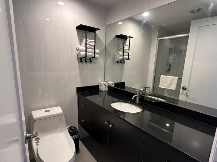 Regal Inn & Suites LaGuardia Hotel