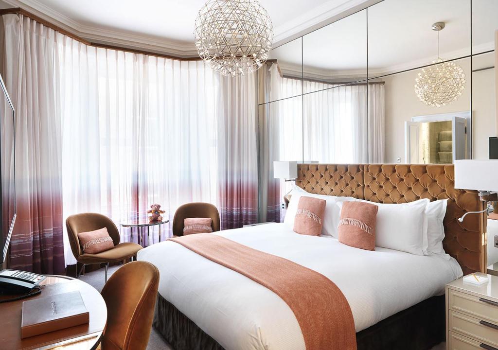 Athenaeum Hotel & Residences