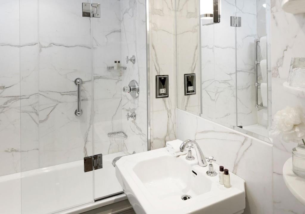 Athenaeum Hotel & Residences