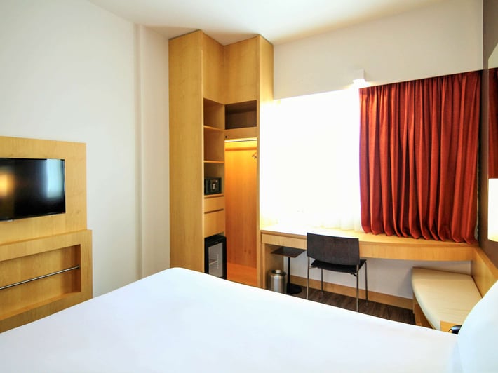 ibis One Central