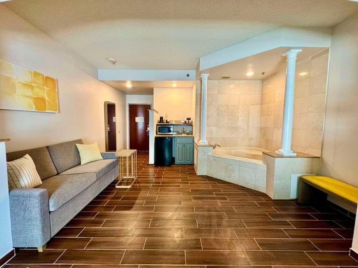 Comfort Suites East Brunswick - South River
