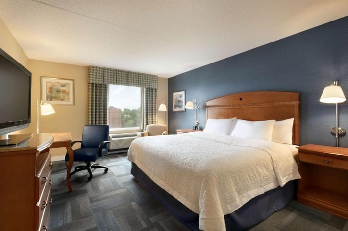 Hampton Inn New York - LaGuardia Airport